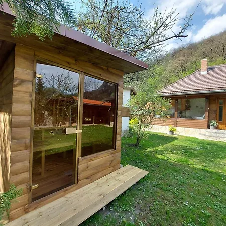 Hamori Alom Case de vacanță