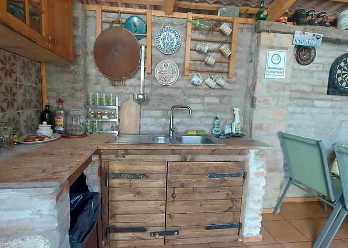 Hamori Alom * מישקולץ